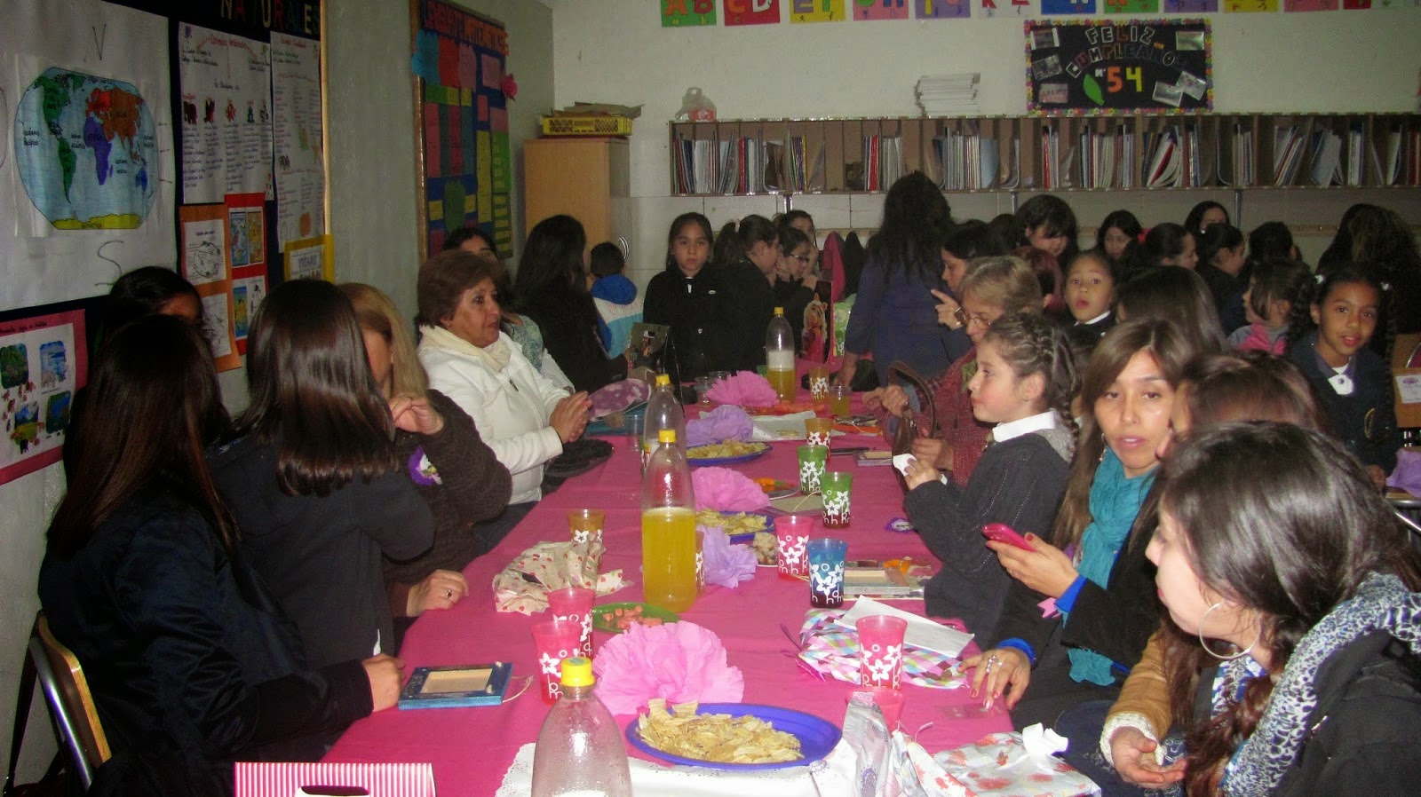 Celebrando el día de la mamá. 2°B.2014