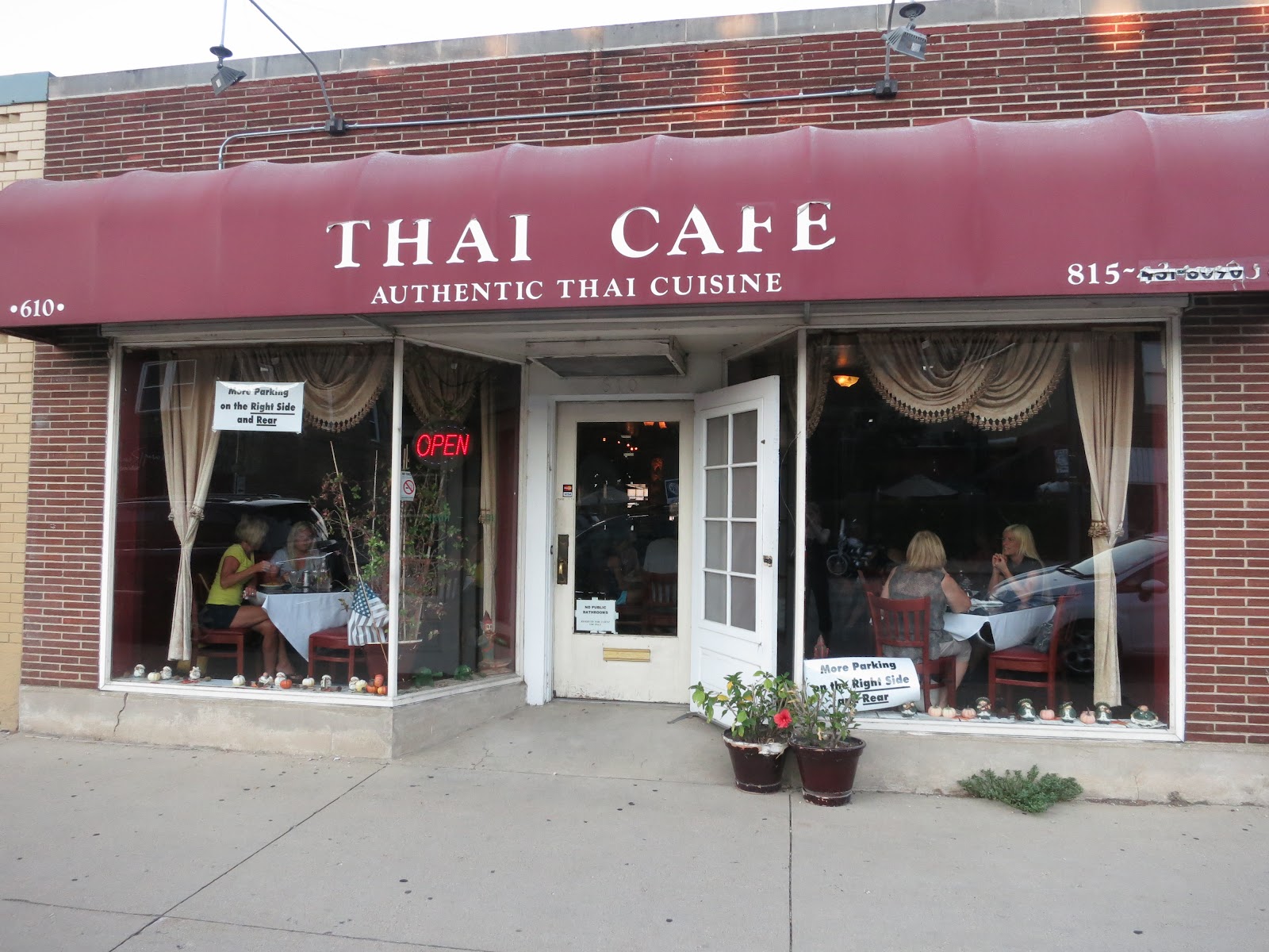 The Veracious Vegan Thai Cafe, Ottawa, IL