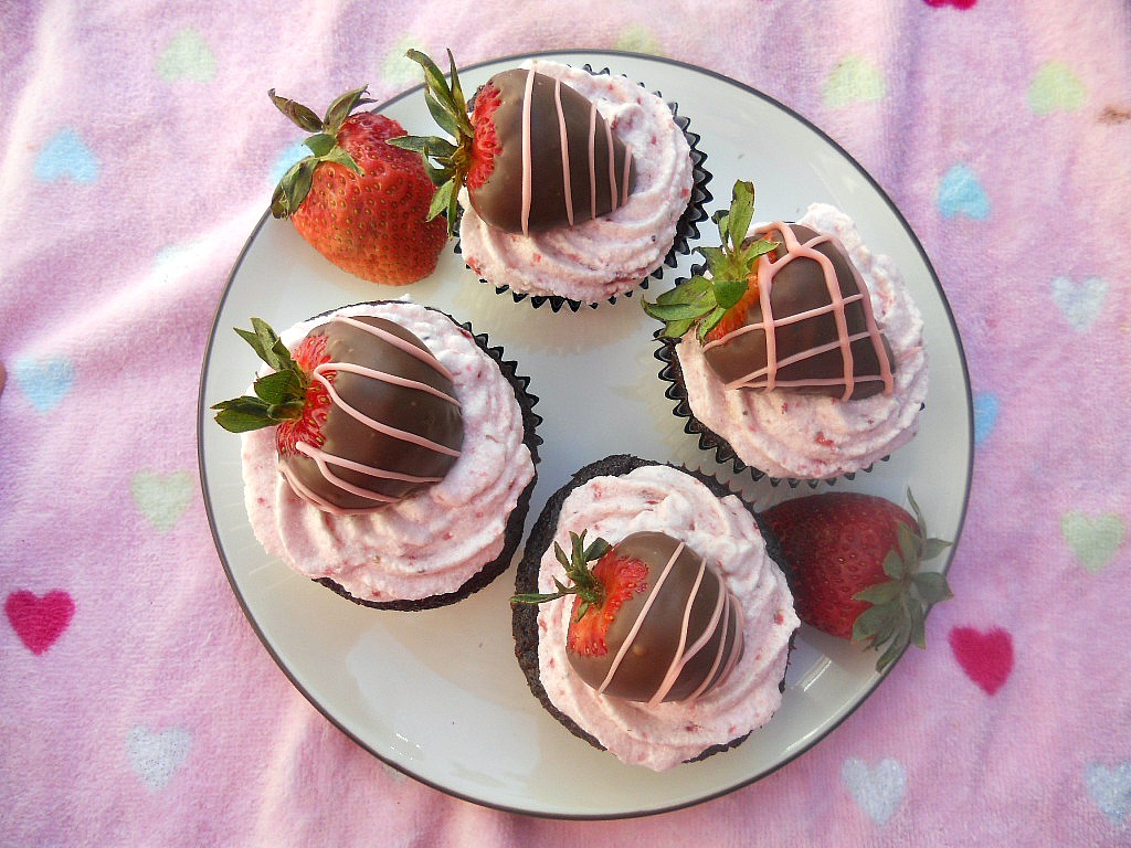 Chocolate Covered Strawberry Cupcakes HezziD's Books and Cooks