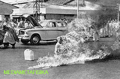 pembakaran diri, vietnam - mediametafisika.com Ngeri ! Kisah-kisah Nyata Bunuh Diri Massal di Dunia