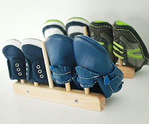 Clever way to tame kid's shoes! #parenthacks