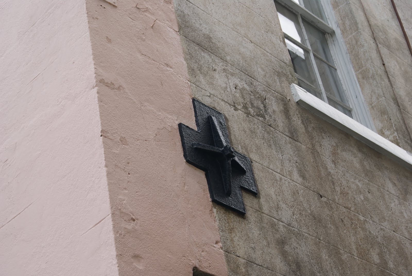 Travelling Rubber Chicken All Shook Up Charleston Earthquake Bolts