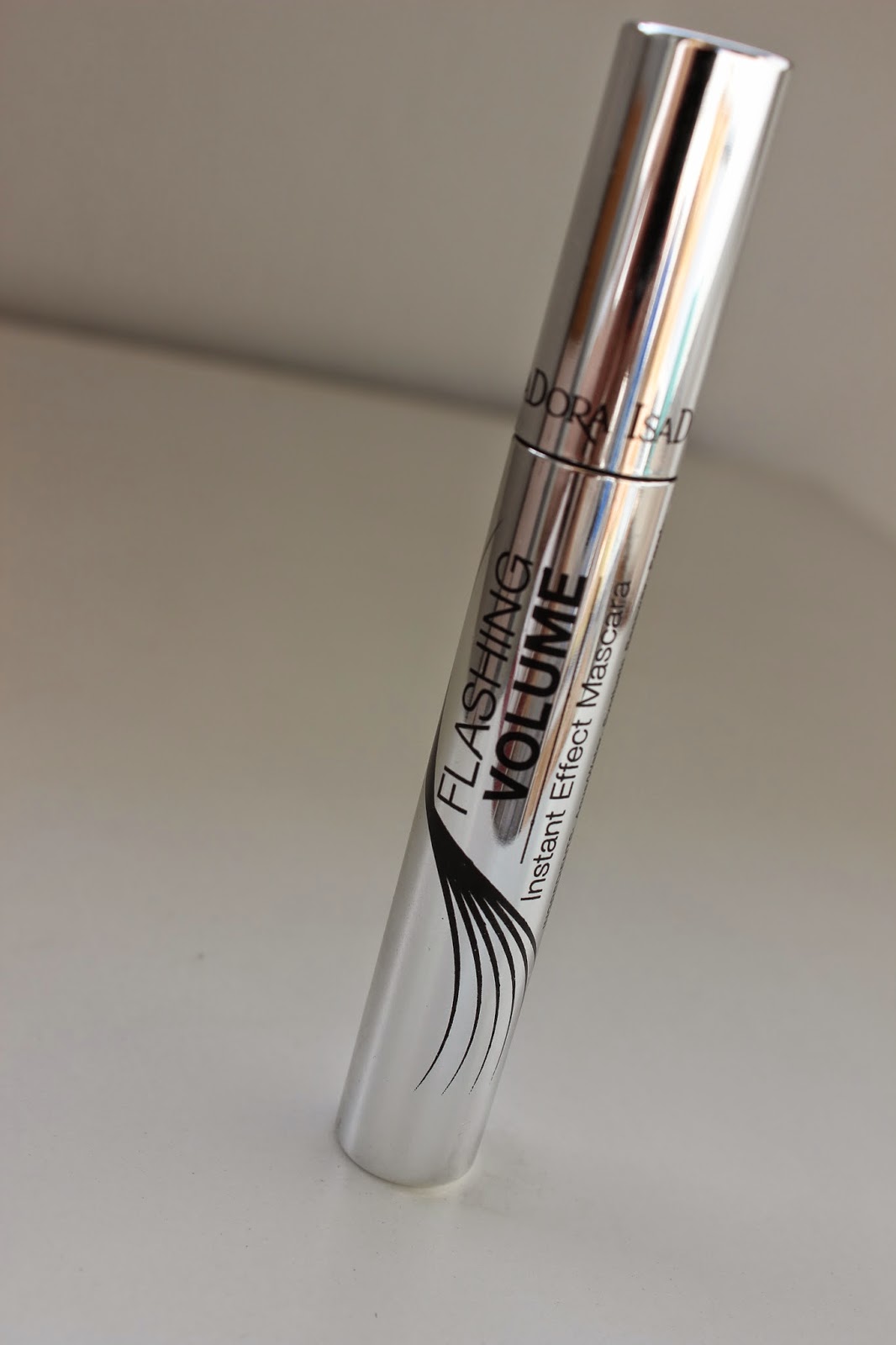 flashing volume instant effect mascara