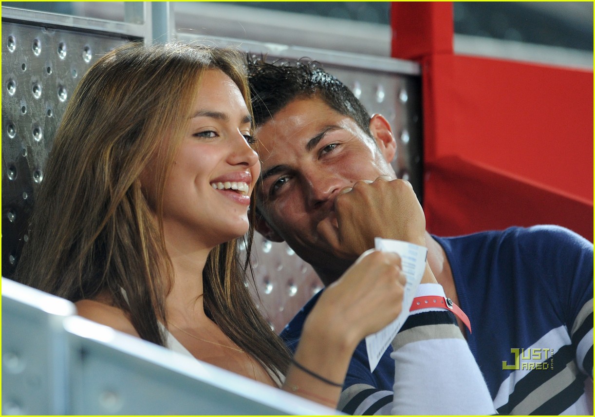 http://4.bp.blogspot.com/-vjt-jxSybVs/UE1io5i_OaI/AAAAAAAAGmM/u3Gw1vNGpyw/s1600/Ronaldo+and+Girlfriend.jpg