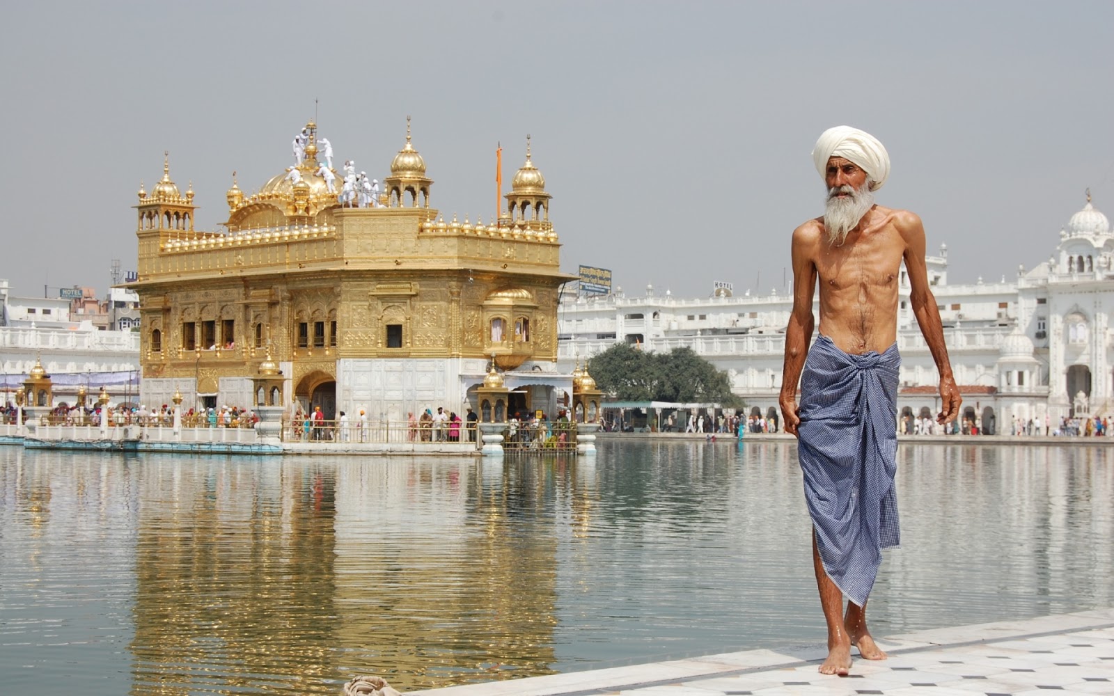 http://4.bp.blogspot.com/-vlA634x50L0/UPKbzw8ziFI/AAAAAAAAASA/fs6xkymJ2nY/s1600/the-golden-temple-india-1920x1200.jpg