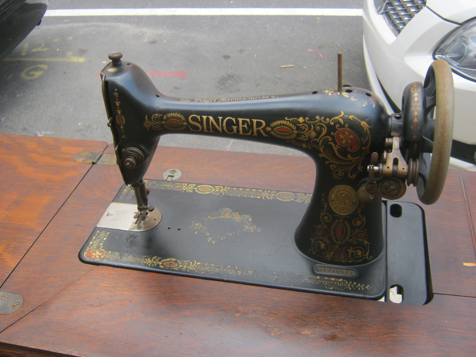 Uhuru Furniture & Collectibles: 1890s Singer Treadle Sewing Machine- SOLD