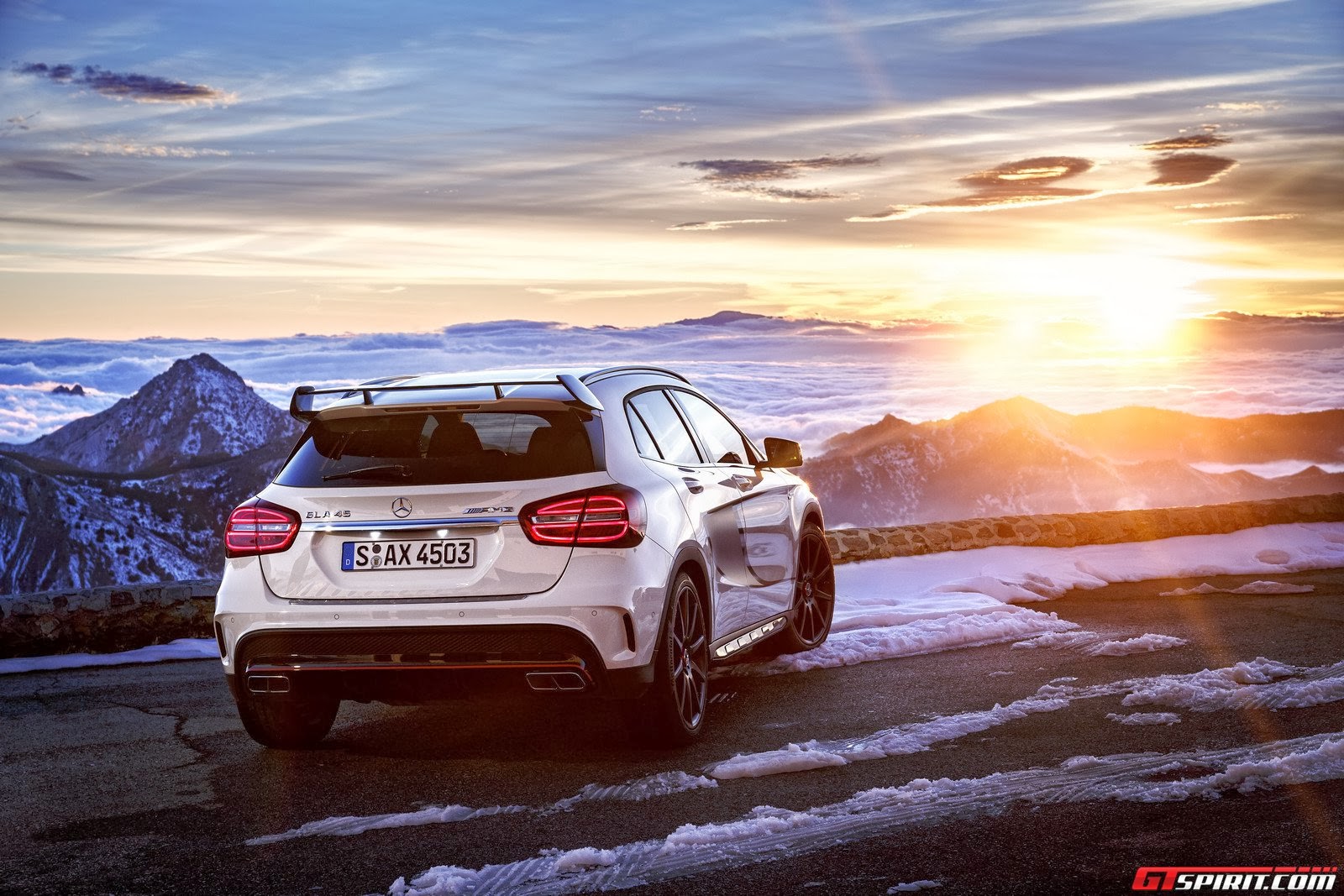 2015 Mercedes-Benz GLA 45 AMG Nimble and dynamic 2015 Mercedes-Benz GLA 45 AMG Nimble and dynamic