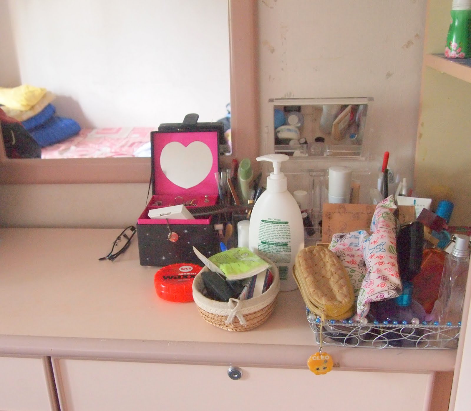 Organize dressing table