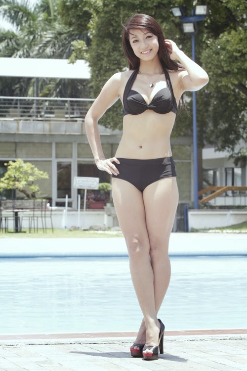 Hoa khôi Wushu Thùy Linh ngây ngất với bikini đen gợi cảm