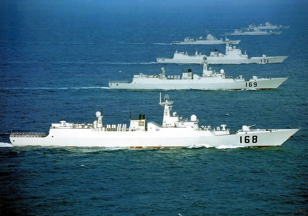 China y Argentina prometen impulsar cooperación militar Type+052B+Guangzhou+class+Wuhan+(169)+guided+missile+destroyers+of+the+People's+Liberation+Army+Navy+(PLA+Navy)+has+successfully+shot+down+an+incoming+anti-ship+missiles+during+a+naval+exercise.+chinese+navy+missile+fired