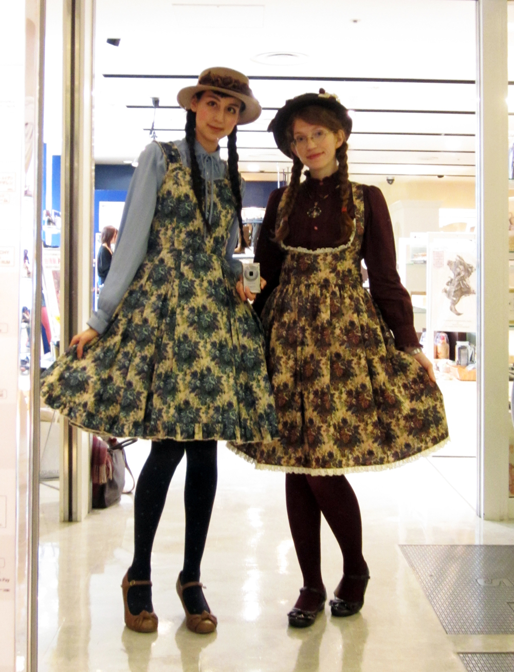 Elegant poupée: hat, waffles, twins and snap!