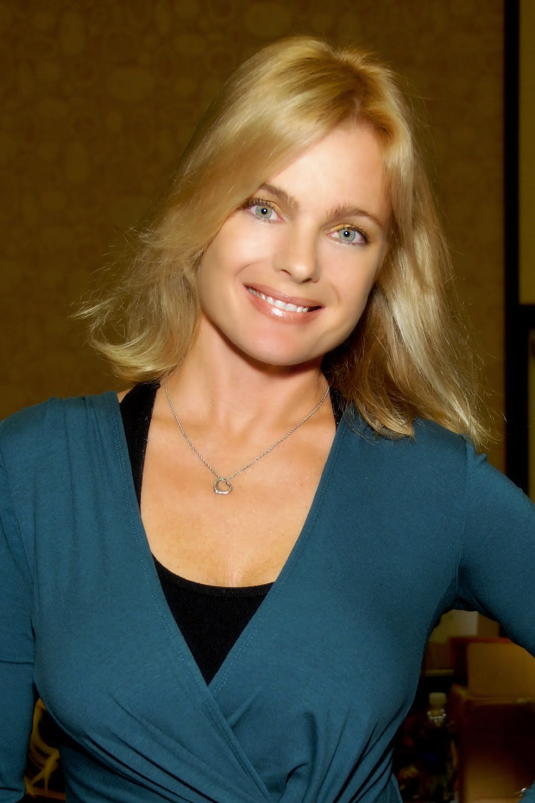 celebrity style gallery: Erika Eleniak