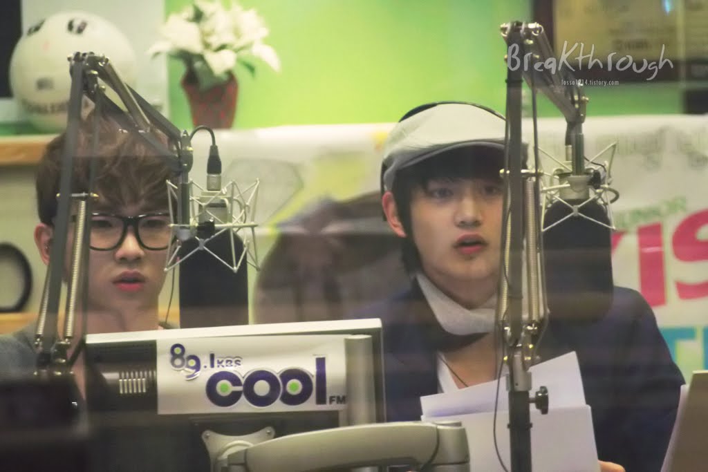 21.02.11 - Key et Minho à Sukira Kiss the Radio. Minkey%2B01