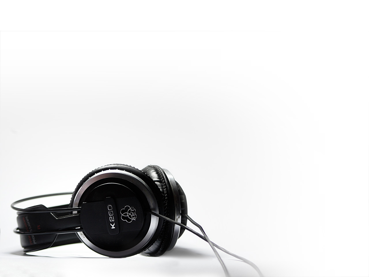 http://4.bp.blogspot.com/-vsKEqZMufSs/T98oXh_zq7I/AAAAAAAABSA/bcKkPC6L--s/s1600/When_the_DJ_goes___wallpaper_by_Soczi.jpg