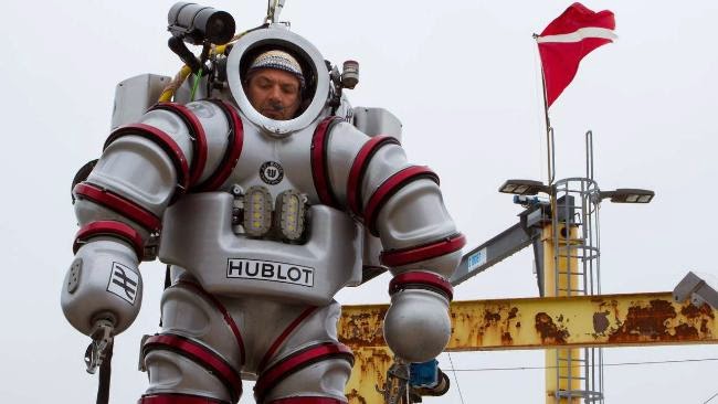 Η καταδυτική στολή Exosuit Η καταδυτική στολή Exosuit