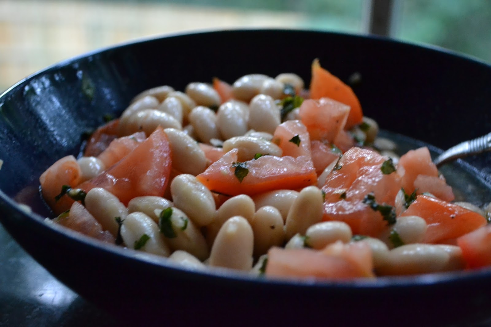 BloggerCLUE White Bean, Tomato and Basil Salad