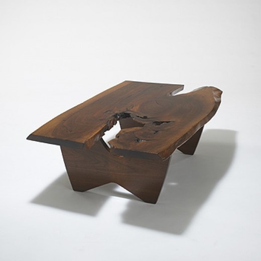 Mesa de madeira de reuso