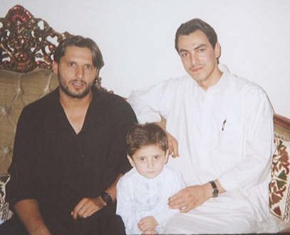 Pakistani Cricketer Shahid Afridi Family Photos | amazegallery