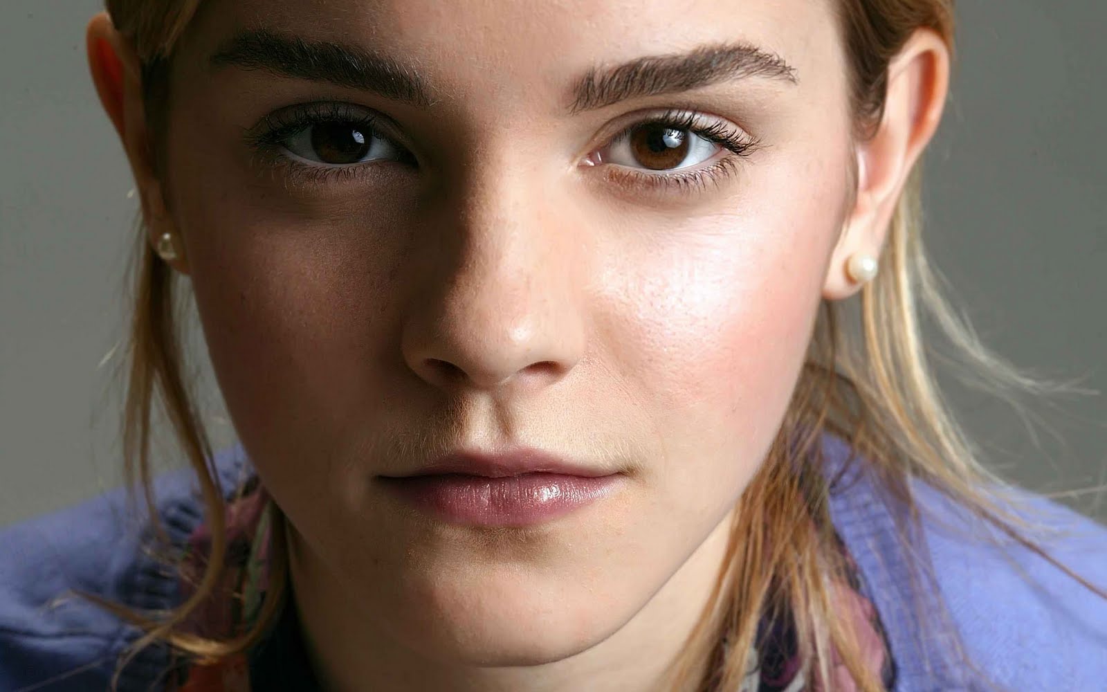 http://4.bp.blogspot.com/-vvRDlWRWOTc/TbEVP6L8YvI/AAAAAAAAAUs/IfbwCFa1LcM/s1600/Emma+Watson+reportedly+bullied+at+Brown.+Can%2527t+she+take+a+%2527Harry+Potter%2527+joke+sun+news+network.jpg