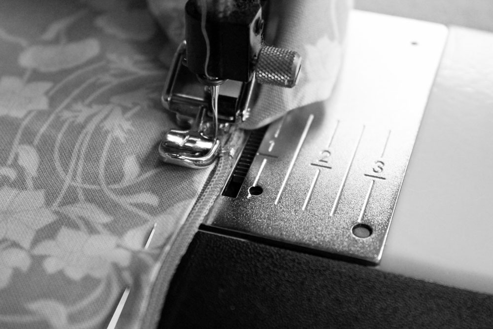 The Makers' Journal HOW TO insert a lapped zipper