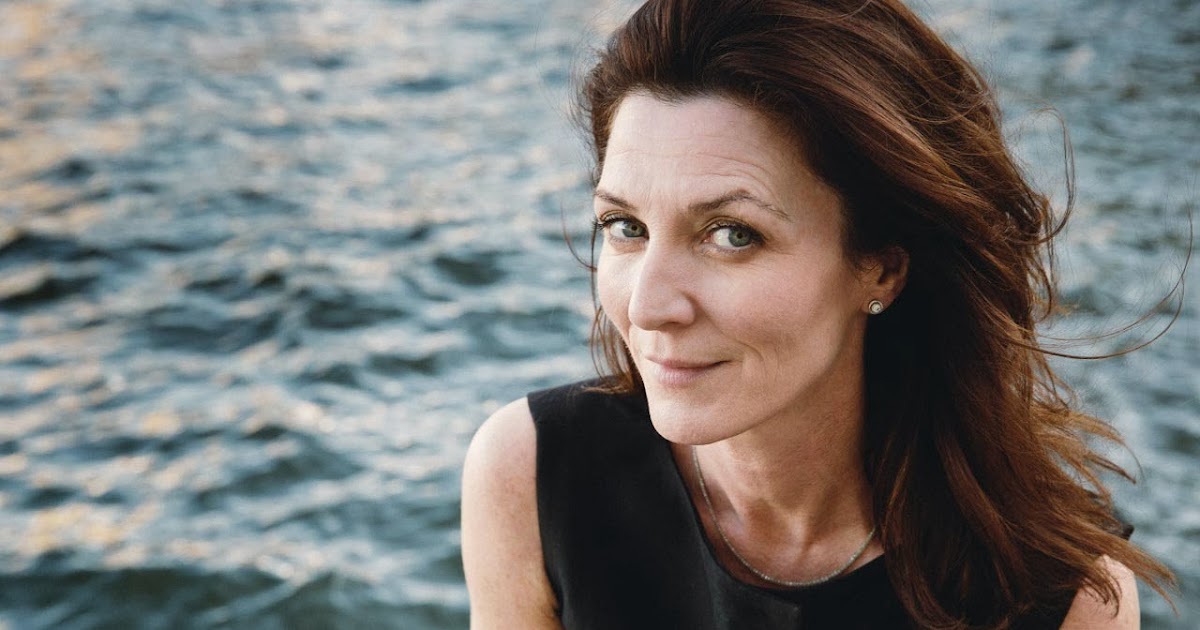 Top 100 hottest female celebrities!: Michelle Fairley Full Biography