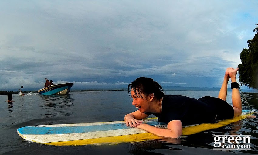 pantai untuk para peselancar pemula hingga menengah