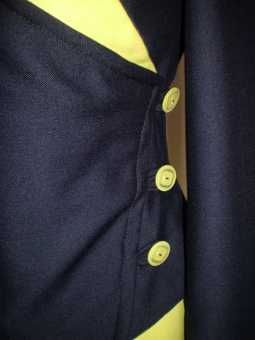 blog DD Blue jacket with yellow detail on a wide collar