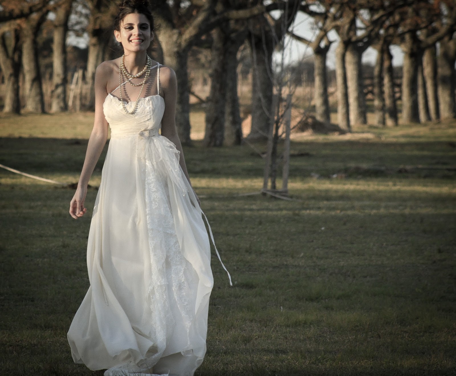 Vestidos de fiesta: Más fotos de vestidos de novia, largos, tajo