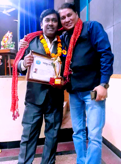 अपने प्रिये मित्र श्री ओमप्रकाश शुक्ल जी के साथ