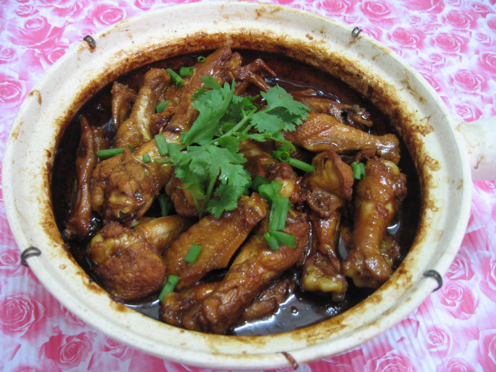 Sumptuous Flavours Claypot Chicken Wings In Dark Soy sauce 瓦煲黑酱油鸡翅膀
