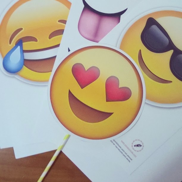 Featured image of post Carinha De Emojis Para Imprimir A emojipedia o cat logo digital que registra todos os emojis divulgou 77 novos emojis para 2018 contando com todos os tons de pele esse n mero chega a 157