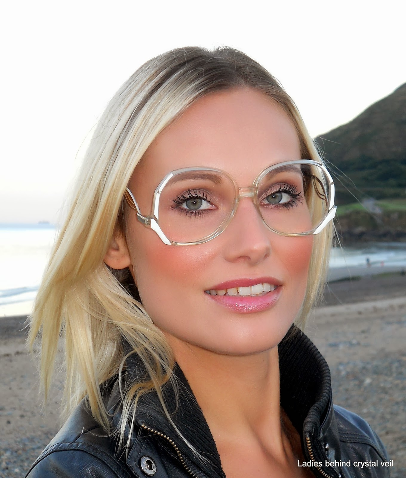 Lovely ladies behind crystal veil Simona 058 059