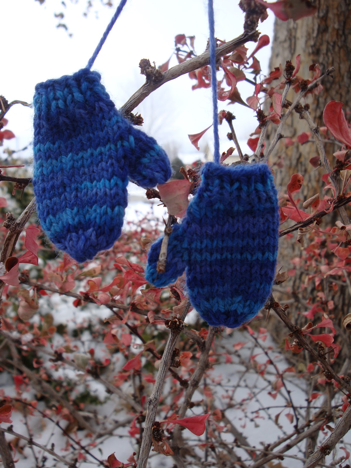 Kims Knitting Korner: Mini-Mitten Ornament: Free Pattern