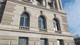 <img src="image.gif" alt="This is Library of Congress exterior" />