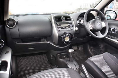 Interior Nissan New March Perbandingan Interior Nissan New March vs. Suzuki Celerio