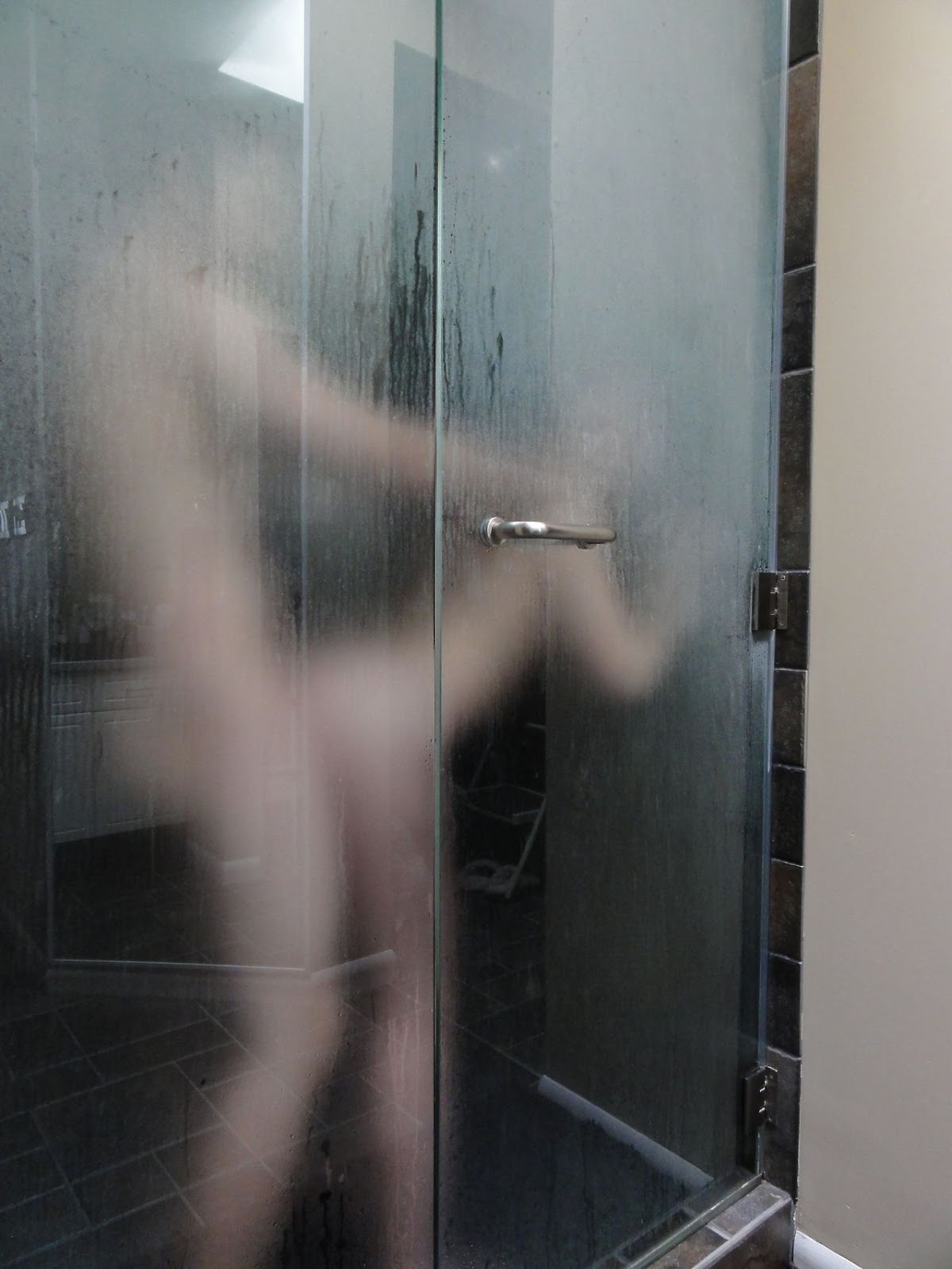 Funny blowjob in shower