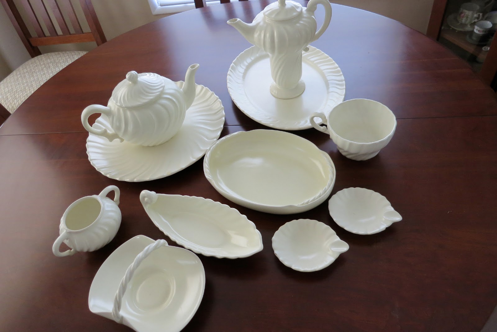 Sally Annie Magundy gather ye here oh Franciscan ware aficionados!