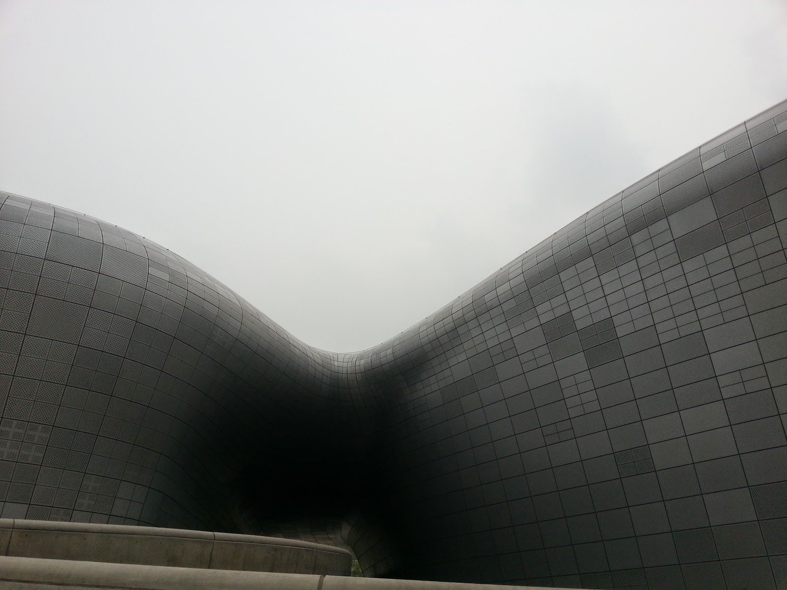 Ddp Design plaza in Dongdaemun Curves of the Design plaza in Dongdaemun