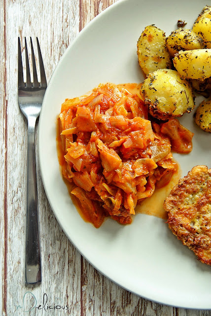 kapusta do obiadu, kapusta z pomidorami, kapusta w pomidorach, przepis na kapustę, kapusta na obiad, kapusta przepisy, kapusta okrasy, przepis na kapustę okrasy, kapusta według okrasy, 