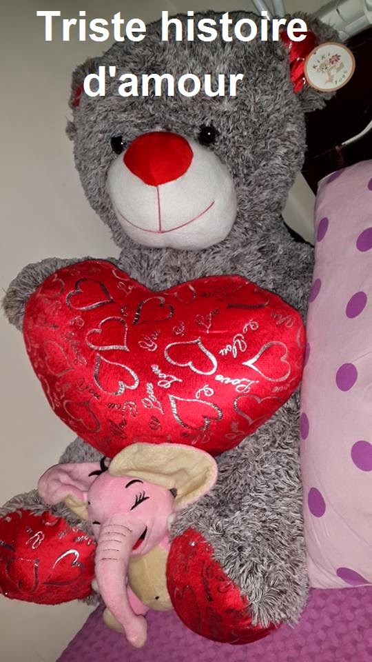 Triste histoire d'amour Quelle triste histoire que cet amour-là Triste histoire d'amour, Deux êtres qui s'aiment du plus profond de leurs âmes Mais qui ne peuvent vivre ensembleTriste histoire d'amour