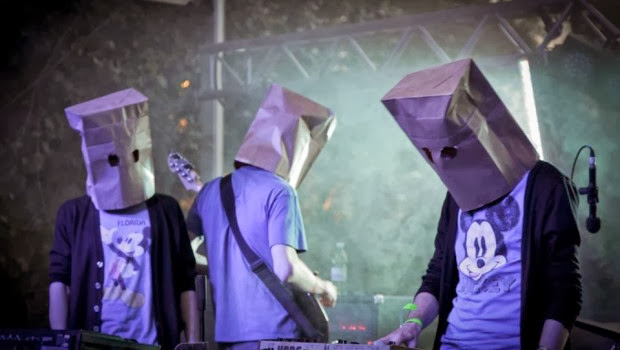 Foto de I Cani I Cani - Non C'è Niente Di Twee - testo video download