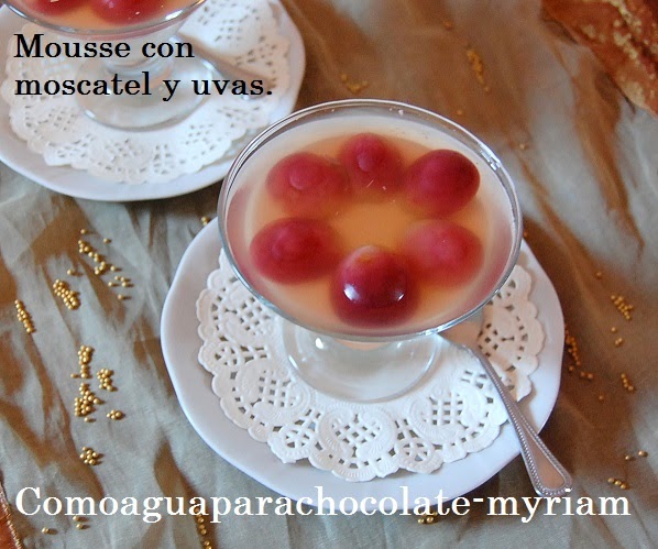 Mousse De Yogurt Con Moscatel Y Uvas.
