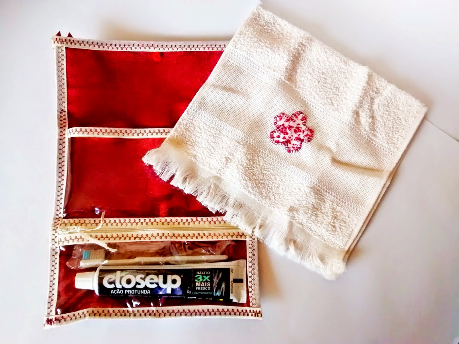 Kit higiene bucal estampa florzinha vermelha @ateliemadrica Kit higiene bucal estampa florzinha vermelha @ateliemadrica