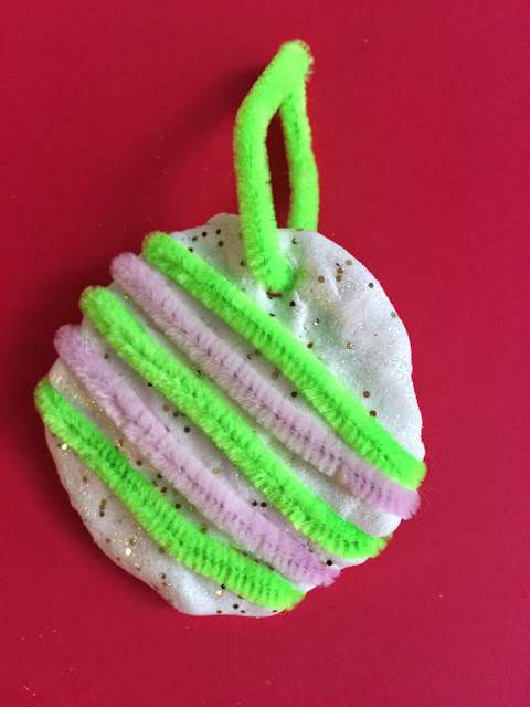 Mini Monets and Mommies: Model Magic Christmas Ornament Kids' Craft
