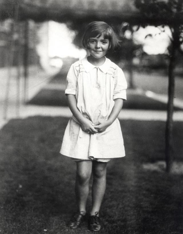 Stunning Image of Nancy Reagan in 1927 