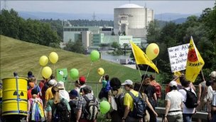 Anti-nuclear+activists+demonstrated+near+the+Beznau+plant+at+the+weekend.jpg