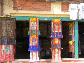 That was Kathmandu (Nepal) in the memory   by E.V.Pita (2006)  http://picturesplanetbyevpita.blogspot.com/2015/05/that-was-kathmandu-nepal-in-memory-asi.html   Así era Katmandú en el recuerdo  por E.V.Pita (2006)