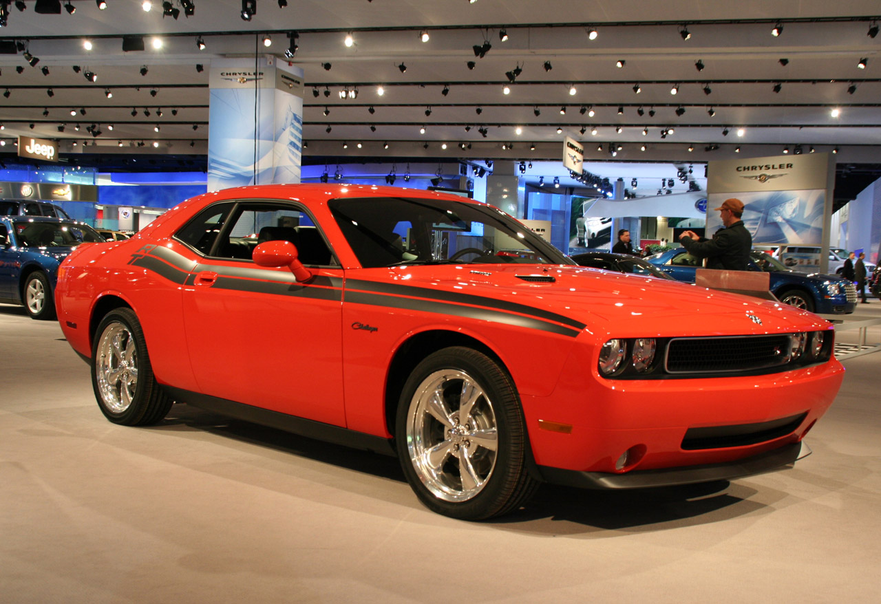 http://4.bp.blogspot.com/-w89v0ixLhHc/TgtAd0ZvoOI/AAAAAAAAEMw/4rJetx7qp2s/s1600/dodge-challenger-classic-sideview.jpg