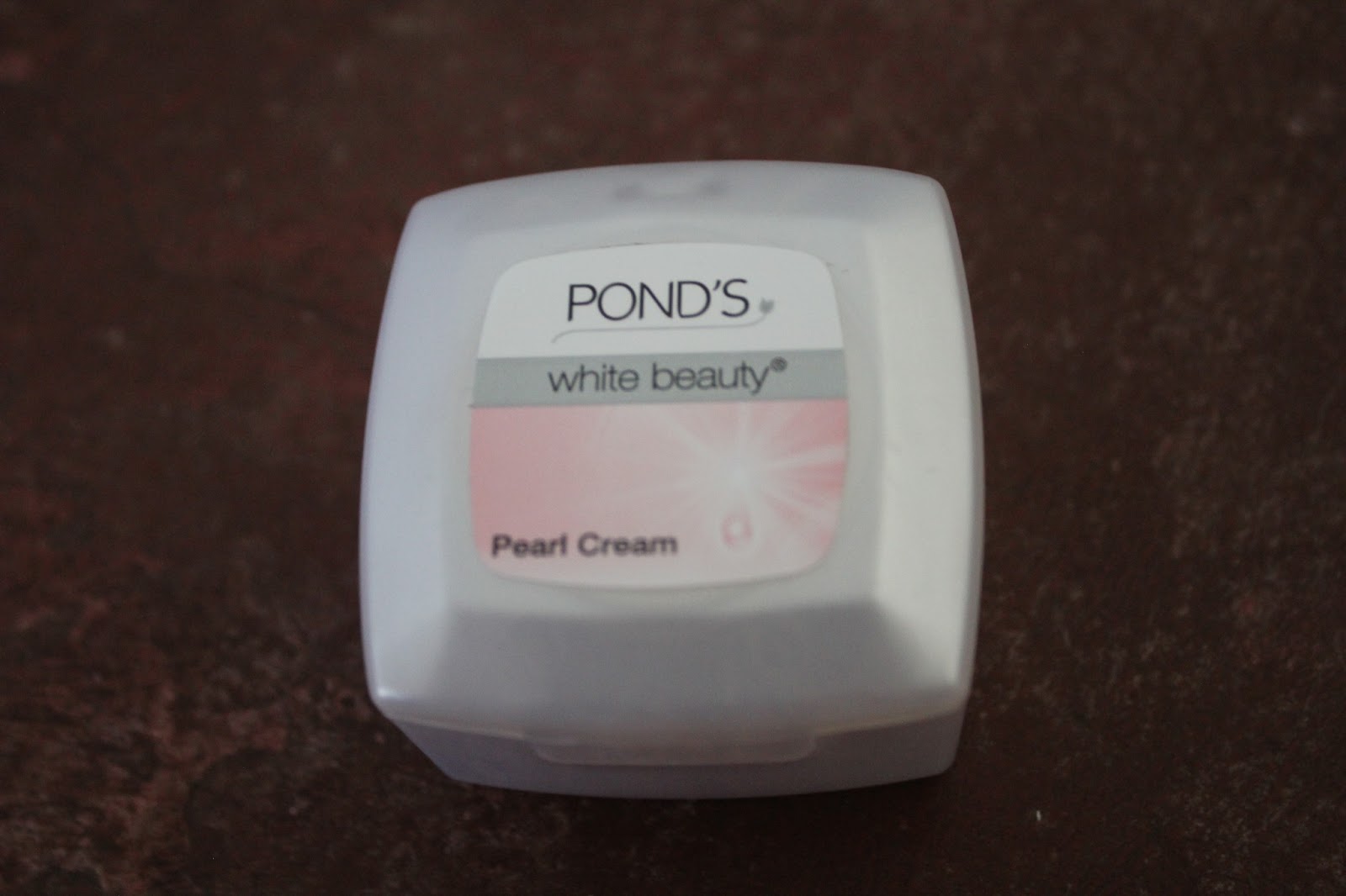 Tiffany Beauty Pond's White Beauty Whitening Pearl Cream Review