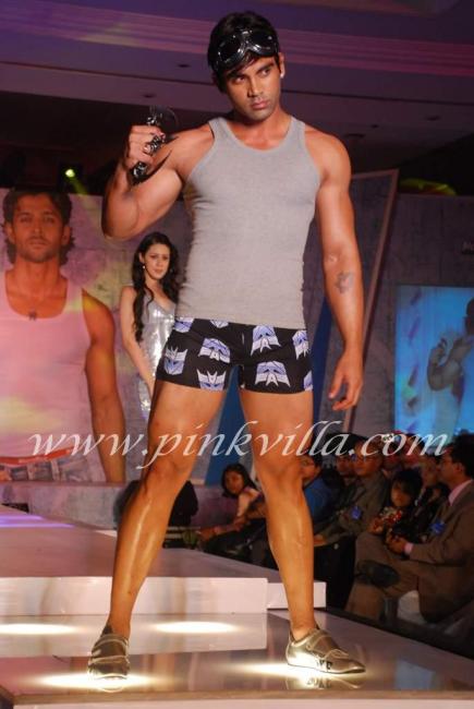 Shirtless Bollywood Men: Indian Underwear Models